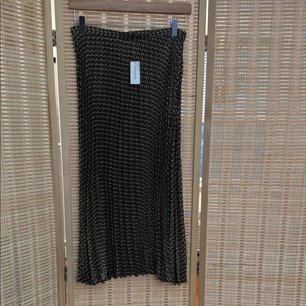 Elegant Black and Green Women's Skirt